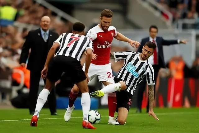 太阳报：恩佐妻子承认“分手炮”