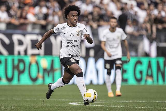 钟鼓和鸣逐绿茵 百面崇阳铜鼓奏响“楚超”咸宁主场