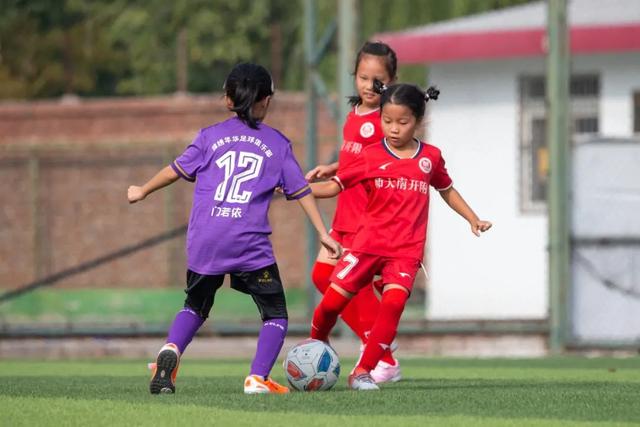 镜报：若那不勒斯获得下赛季欧冠资格，需支付3800万镑买断霍伊伦